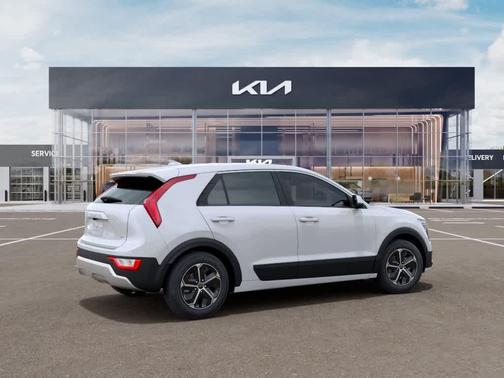 Snow White Pearl 2026 Kia Niro LX