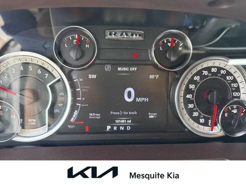 Bright White Clearcoat 2018 RAM 1500 SLT