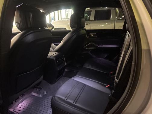 2021 Porsche Cayenne Base