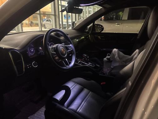 2021 Porsche Cayenne Base