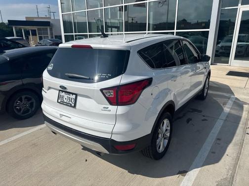 Oxford White 2019 Ford Escape SE
