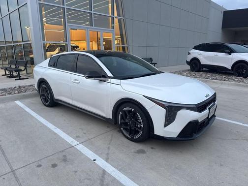 2025 Kia K4 GT-Line