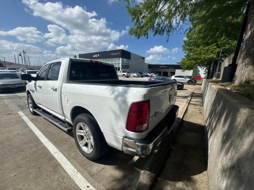 Bright White Clearcoat 2017 RAM 1500 SLT