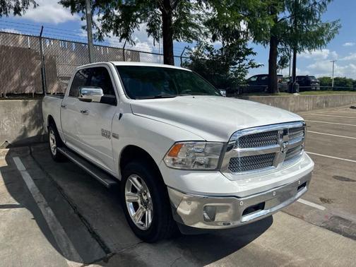 Bright White Clearcoat 2017 RAM 1500 SLT