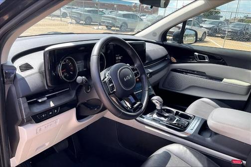Metal 2024 Kia Carnival EX