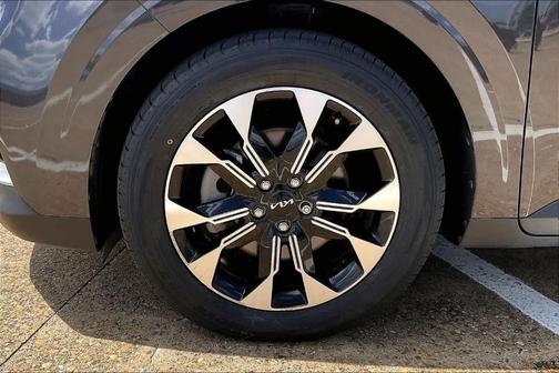 Metal 2024 Kia Carnival EX