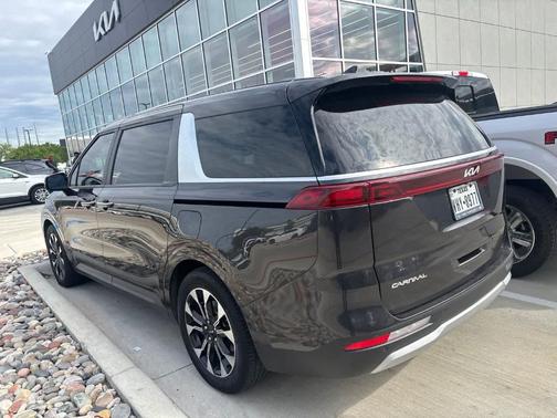 Metal 2024 Kia Carnival EX
