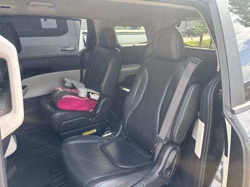 Metal 2024 Kia Carnival EX
