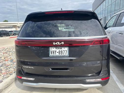Metal 2024 Kia Carnival EX