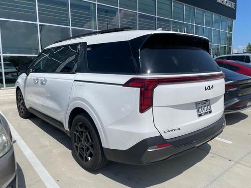 Snow White Pearl 2025 Kia Carnival Hybrid SX