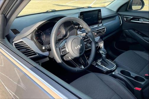 2023 Kia Seltos S