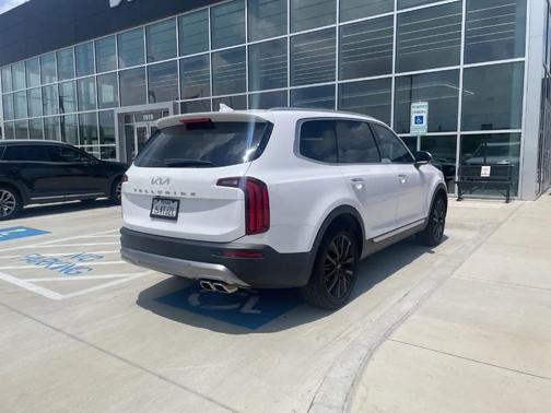 Glacial White Pearl 2022 Kia Telluride SX