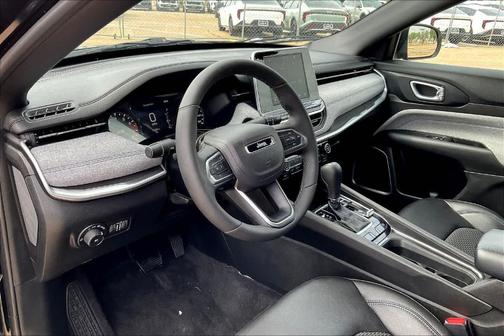 Diamond Black 2025 Jeep Compass Latitude