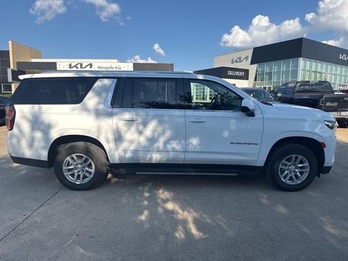 2023 Chevrolet Suburban LT