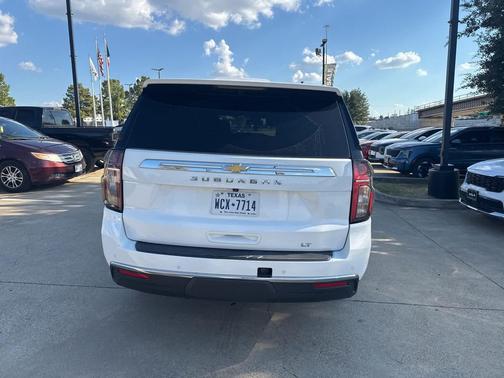 2023 Chevrolet Suburban LT