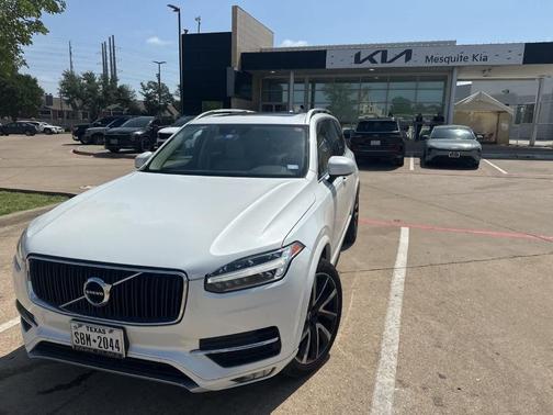 2019 Volvo XC90 T6 Momentum