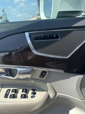 2019 Volvo XC90 T6 Momentum