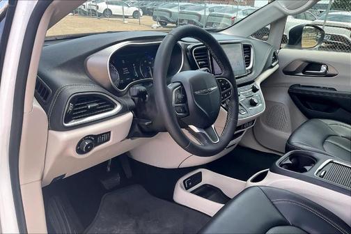 Bright White Clearcoat 2023 Chrysler Pacifica Touring-L