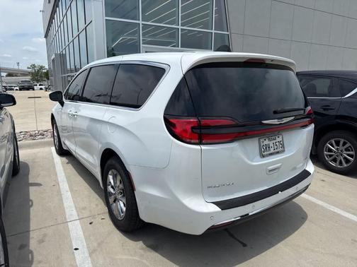 Bright White Clearcoat 2023 Chrysler Pacifica Touring-L
