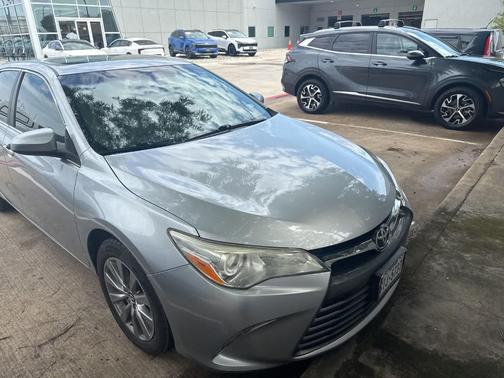 Celestial Silver Metallic 2017 Toyota Camry XLE