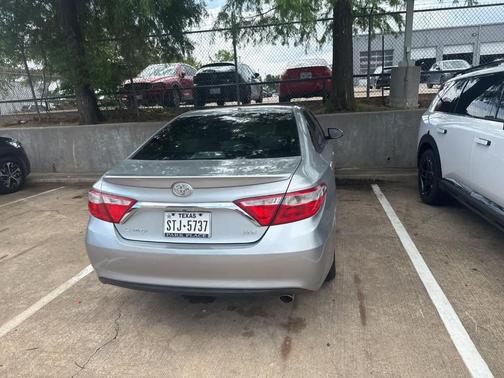 Celestial Silver Metallic 2017 Toyota Camry XLE