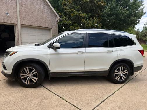 White 2016 Honda Pilot EX-L