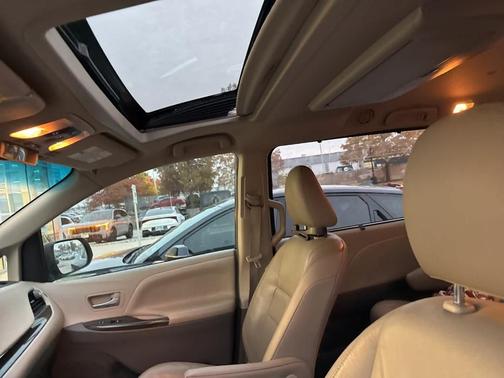 2017 Toyota Sienna XLE Premium