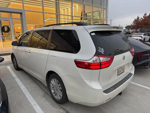 2017 Toyota Sienna XLE Premium