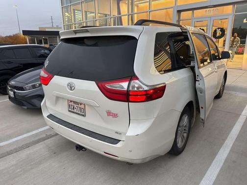 2017 Toyota Sienna XLE Premium