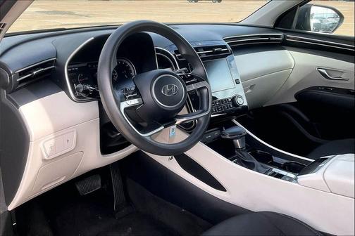 2023 Hyundai TUCSON SE