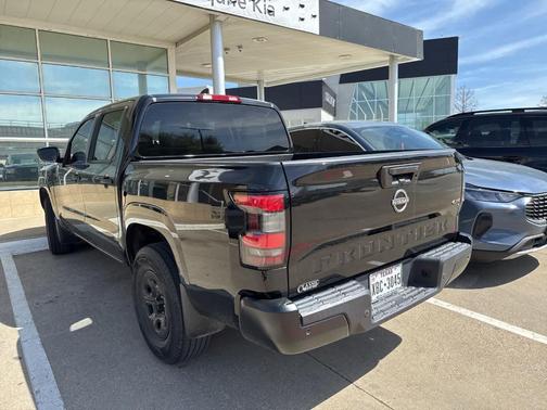 2022 Nissan Frontier S