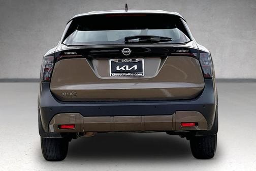 Canyon Bronze M 2025 Nissan Kicks S