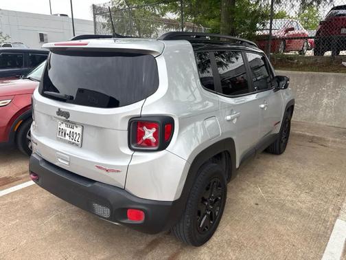 Glacier Metallic 2018 Jeep Renegade Trailhawk