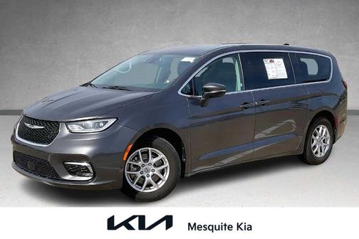 2023 Chrysler Pacifica Touring-L
