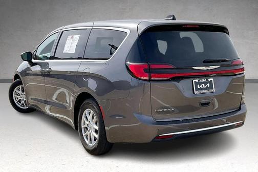 2023 Chrysler Pacifica Touring-L