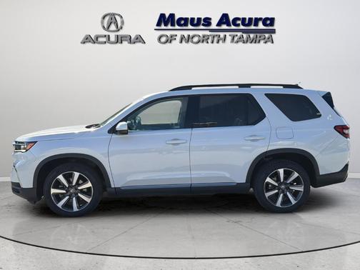 White 2023 Honda Pilot Touring