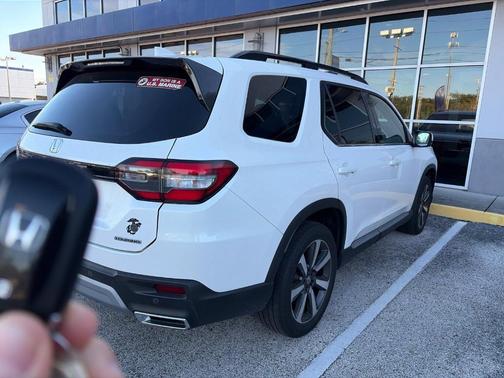 White 2023 Honda Pilot Touring