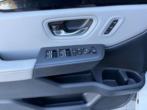 White 2023 Honda Pilot Touring