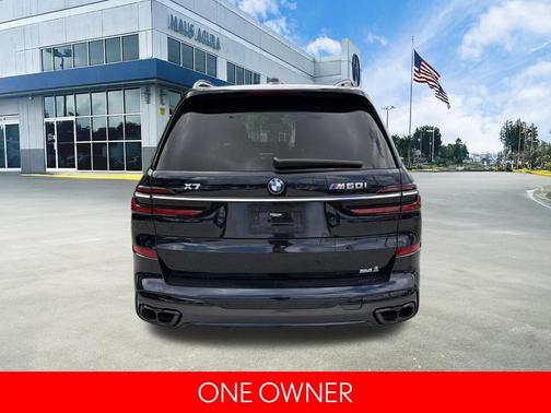 Black 2023 BMW X7 M60i