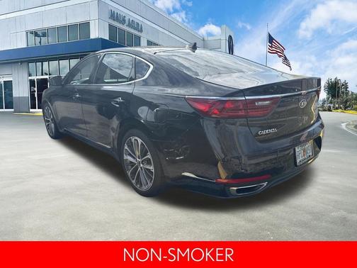 Black 2019 Kia Cadenza Technology