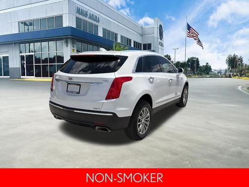 White 2018 Cadillac XT5 Luxury