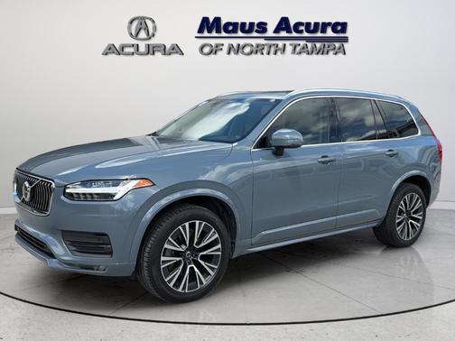 Gray 2022 Volvo XC90 T5 Momentum 7 Passenger