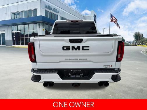 White 2024 GMC Sierra 1500 AT4