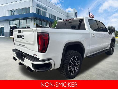 White 2024 GMC Sierra 1500 AT4