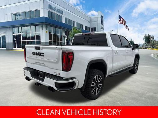 White 2024 GMC Sierra 1500 AT4