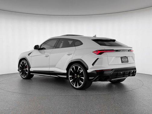 2021 Lamborghini Urus Base