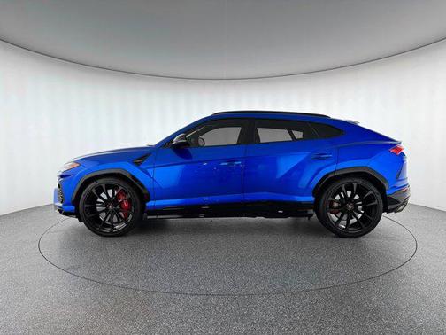 2022 Lamborghini Urus Base