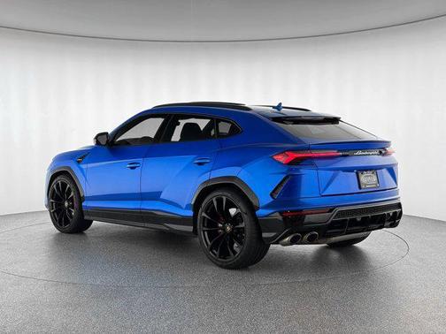 2022 Lamborghini Urus Base