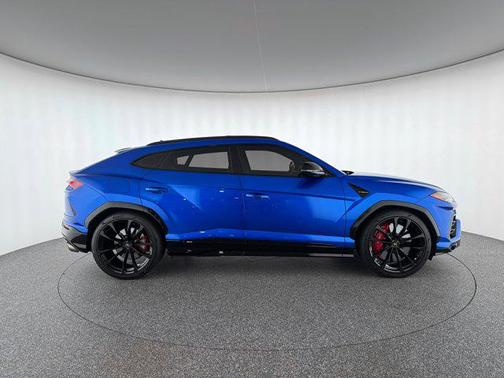 2022 Lamborghini Urus Base