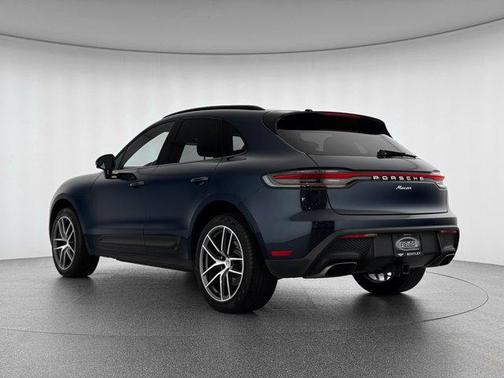 2022 Porsche Macan Base